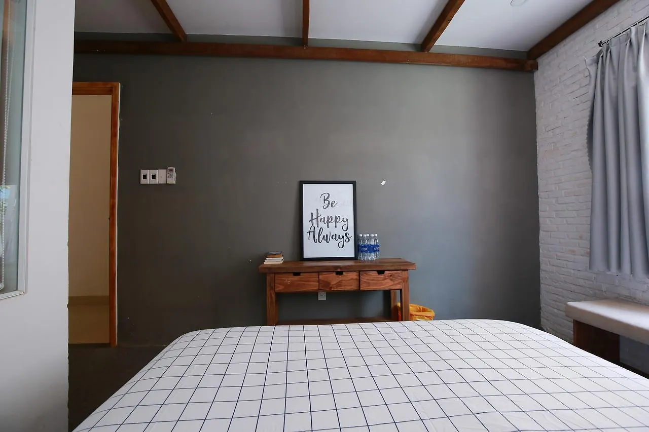 Little Flower Homestay Da Nang Son Tra 0*,  Vietnam